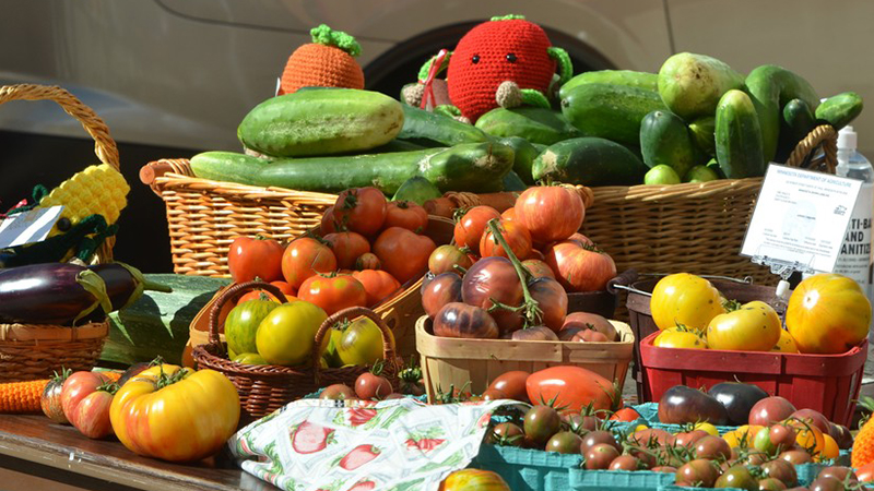 Farmer's market table