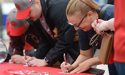 fans update their info at an SCSU event