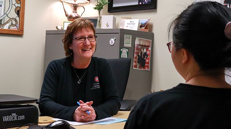 A professional advisor meets with a student in her office