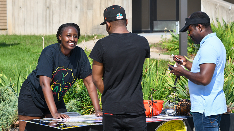 Students tabling at Mainstreet event