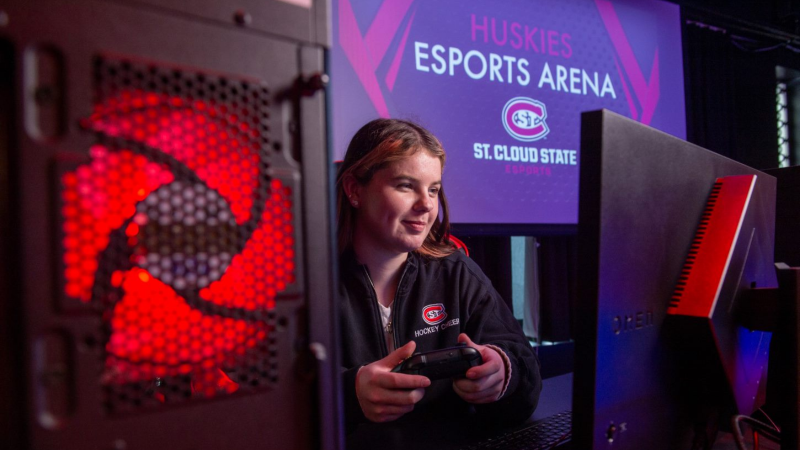 Student-playing-video-game