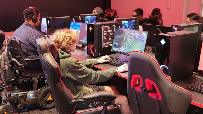 Students playing video game in Huskies Esports Lounge in Atwood