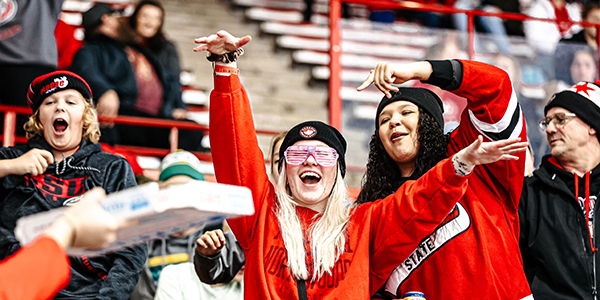 Two hockey fans very excited about a free pizza