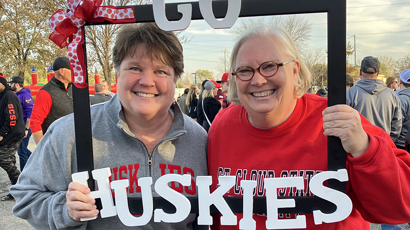 Go Huskies photo frame prop