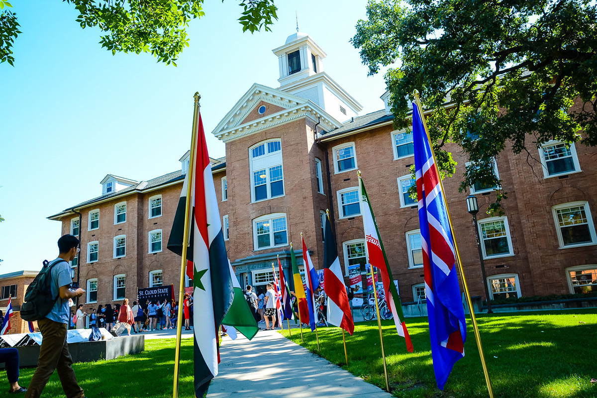 Lawrence Hall - St Cloud State University