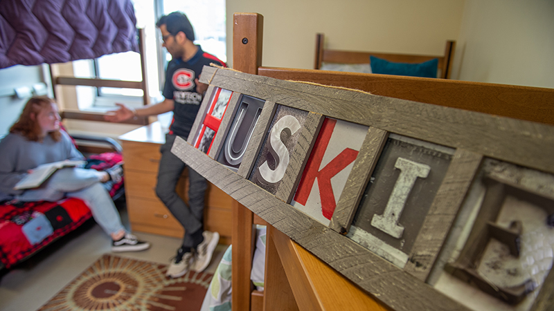 "Huskie" sign in dorm